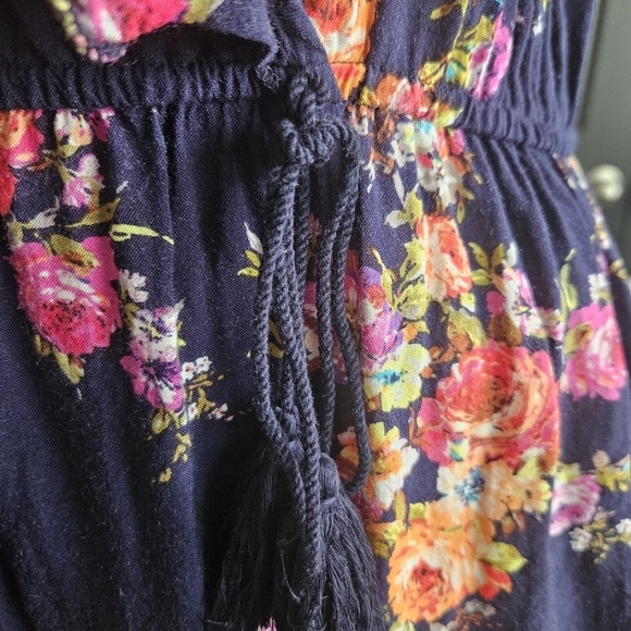 Band of Gypsies Navy Floral Romper Size Medium - Picture 5 of 10